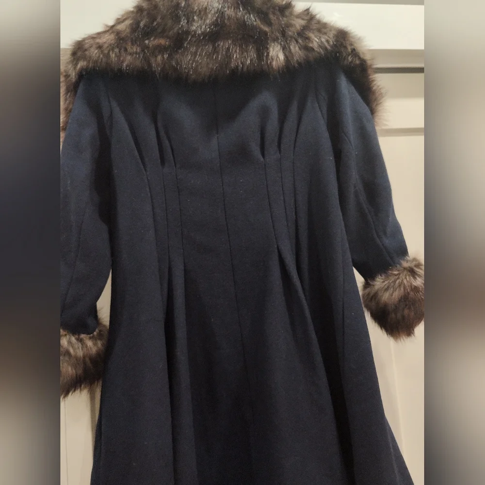 Collectif London Pearl Coat - Picture 5 of 6